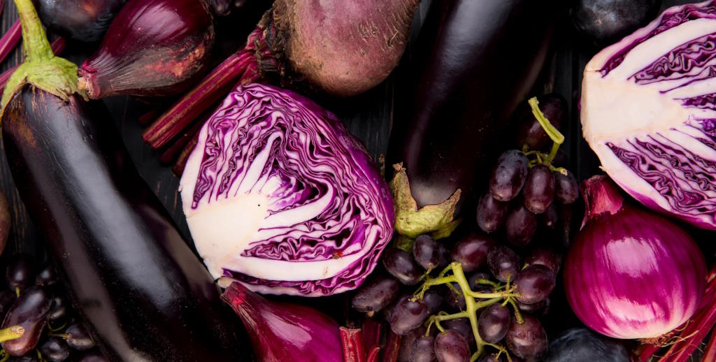 Фиолетовые продукты для красоты кожи: что добавить в рацион для сияния и молодости