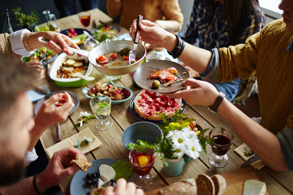 Как составить праздничное меню, чтобы угодить гостям с разными вкусами